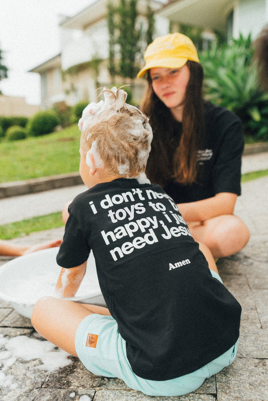 I JUST NEED JESUS BLACK KIDS T-SHIRT
