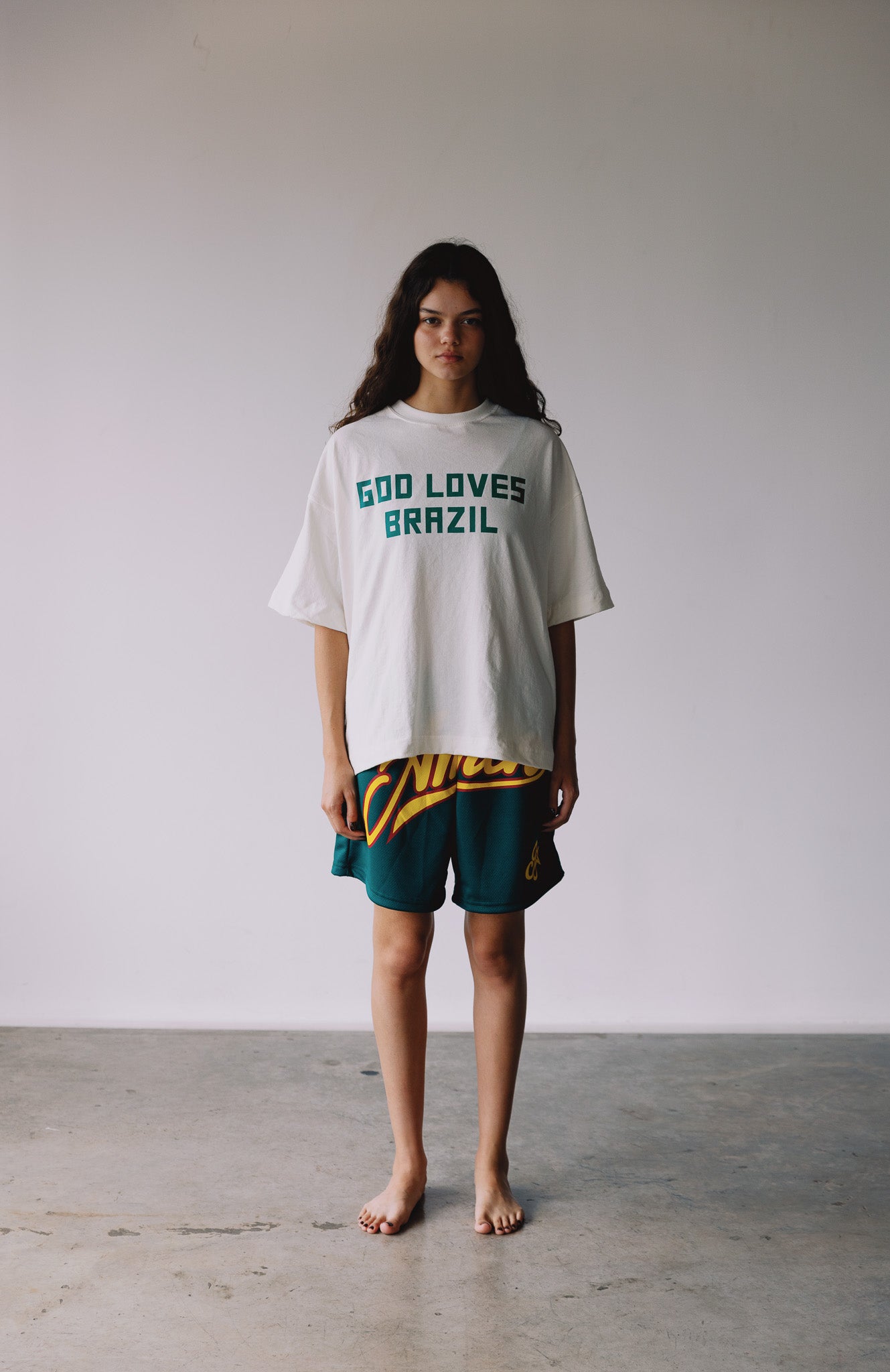 CAMISETA GOD LOVES BRAZIL OFF WHITE
