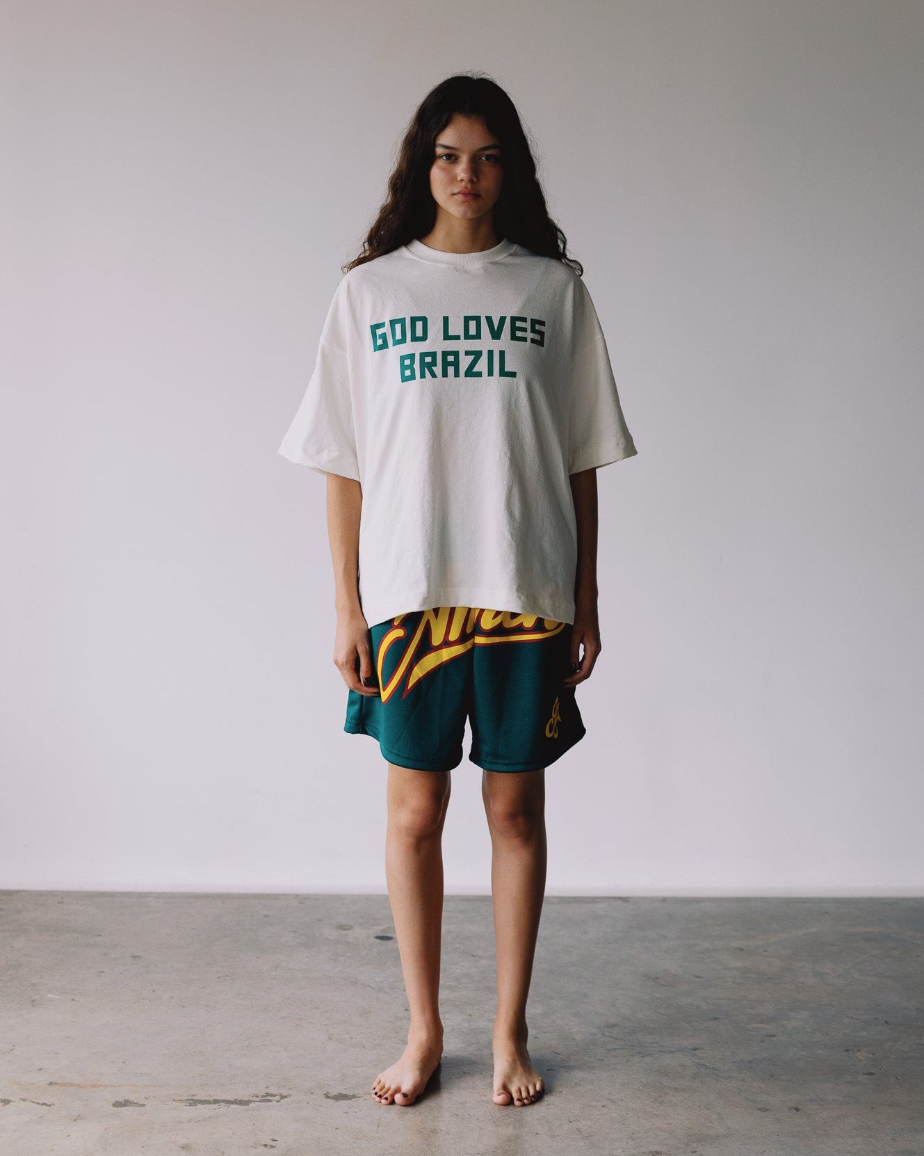 CAMISETA GOD LOVES BRAZIL OFF WHITE