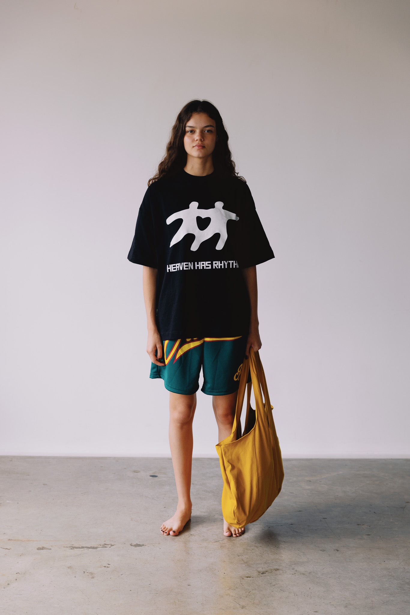 CAMISETA HEAVEN HAS RHYTM PRETA