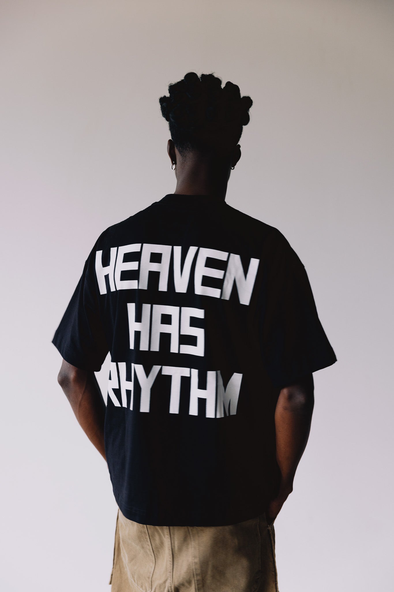 CAMISETA HEAVEN HAS RHYTM PRETA