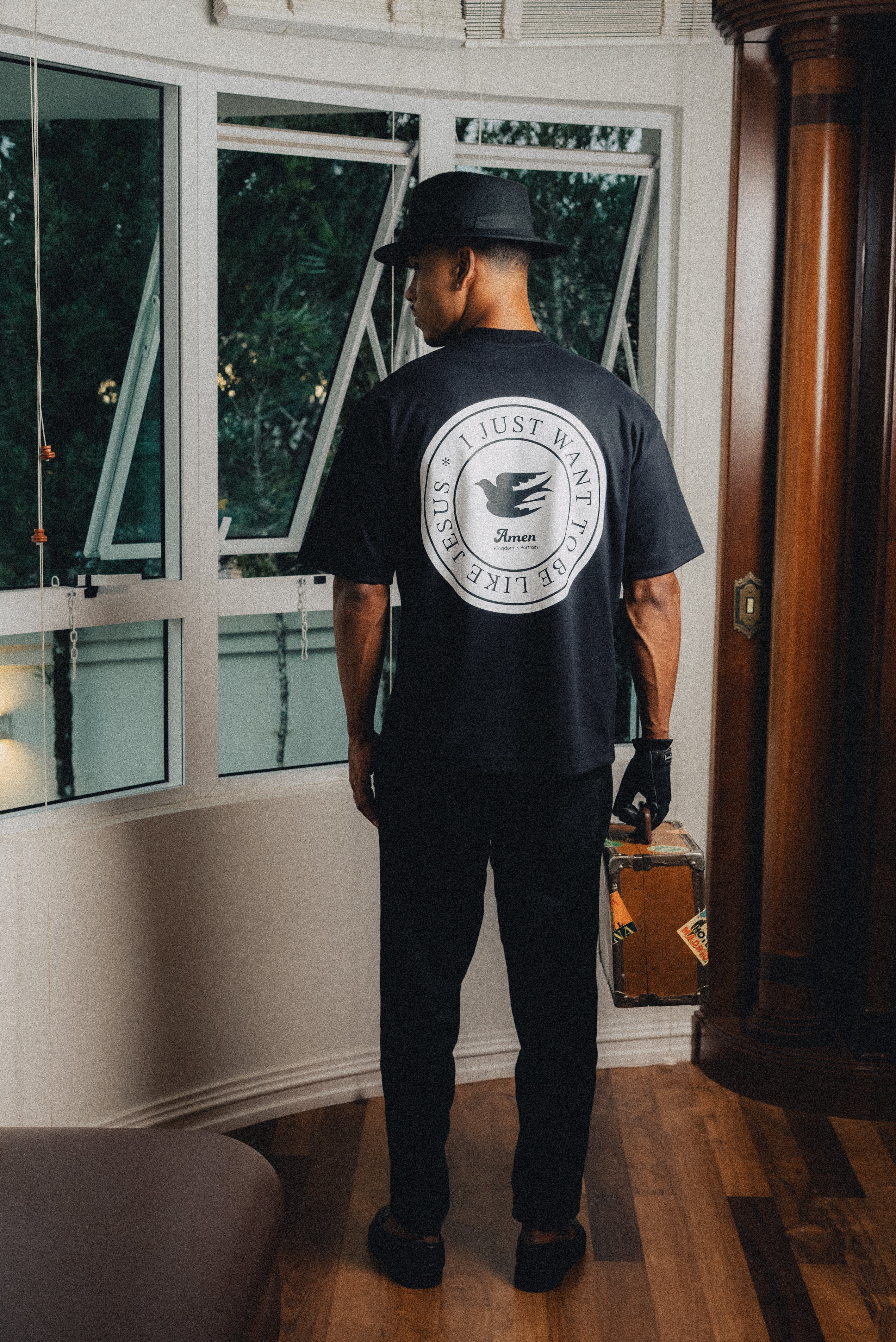 CAMISETA PRETA EMBLEMA I JUST WANT TO BE LIKE JESUS
