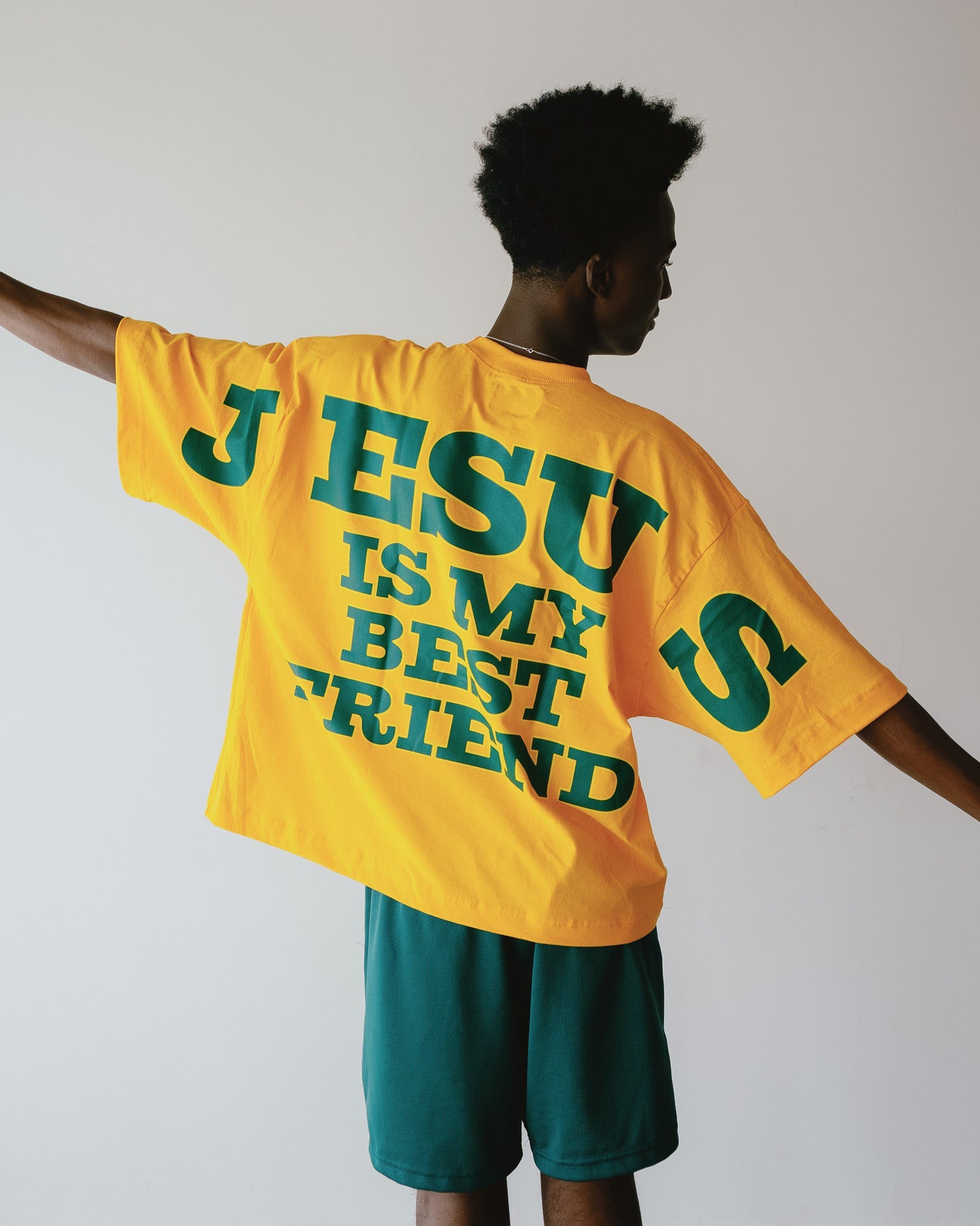 CAMISETA JESUS IS MY BEST FRIEND AMARELA