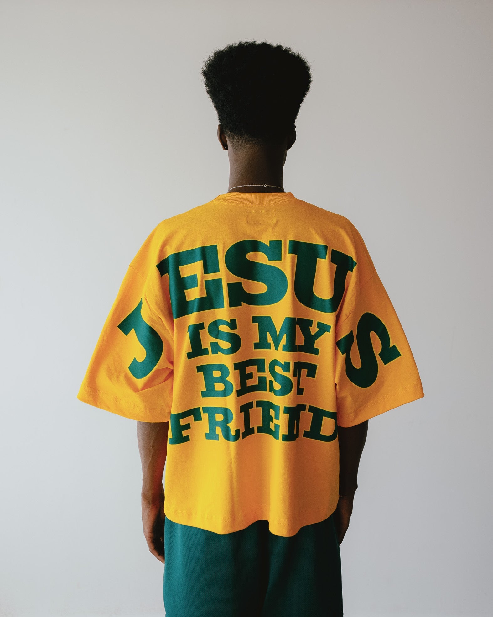 CAMISETA JESUS IS MY BEST FRIEND AMARELA