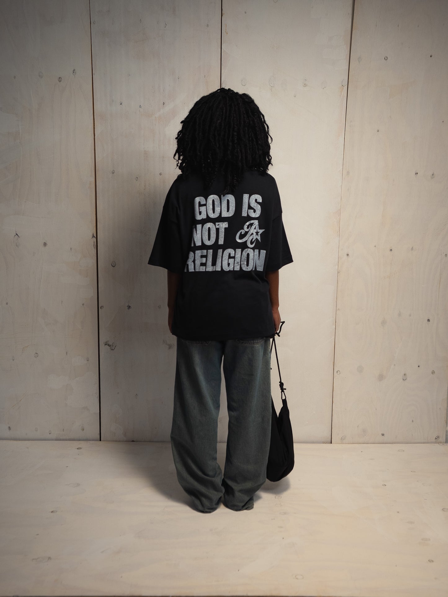 [PRÉ-VENDA] CAMISETA GOD IS NOT A RELIGION PRETA