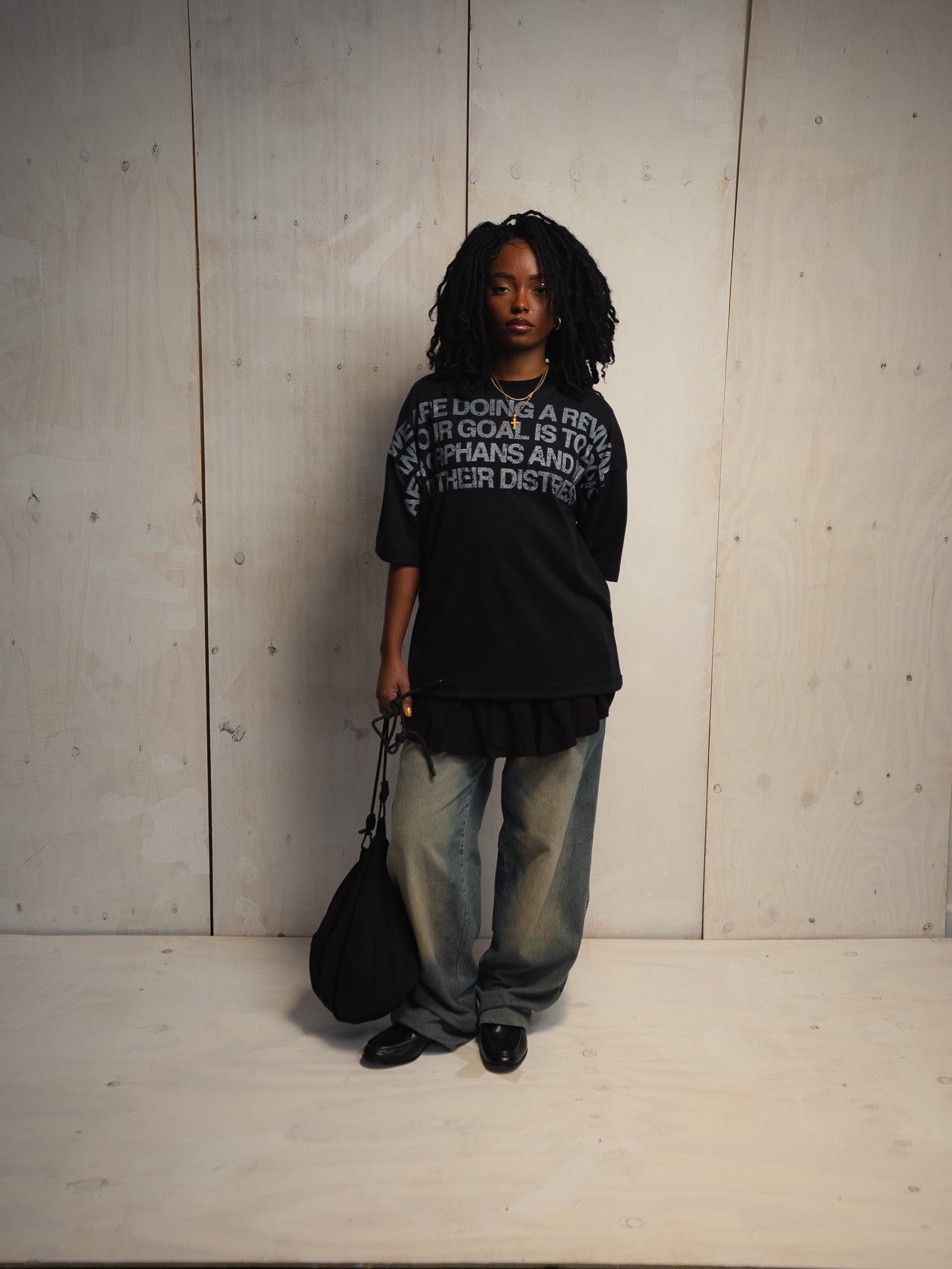 CAMISETA GOD IS NOT A RELIGION PRETA