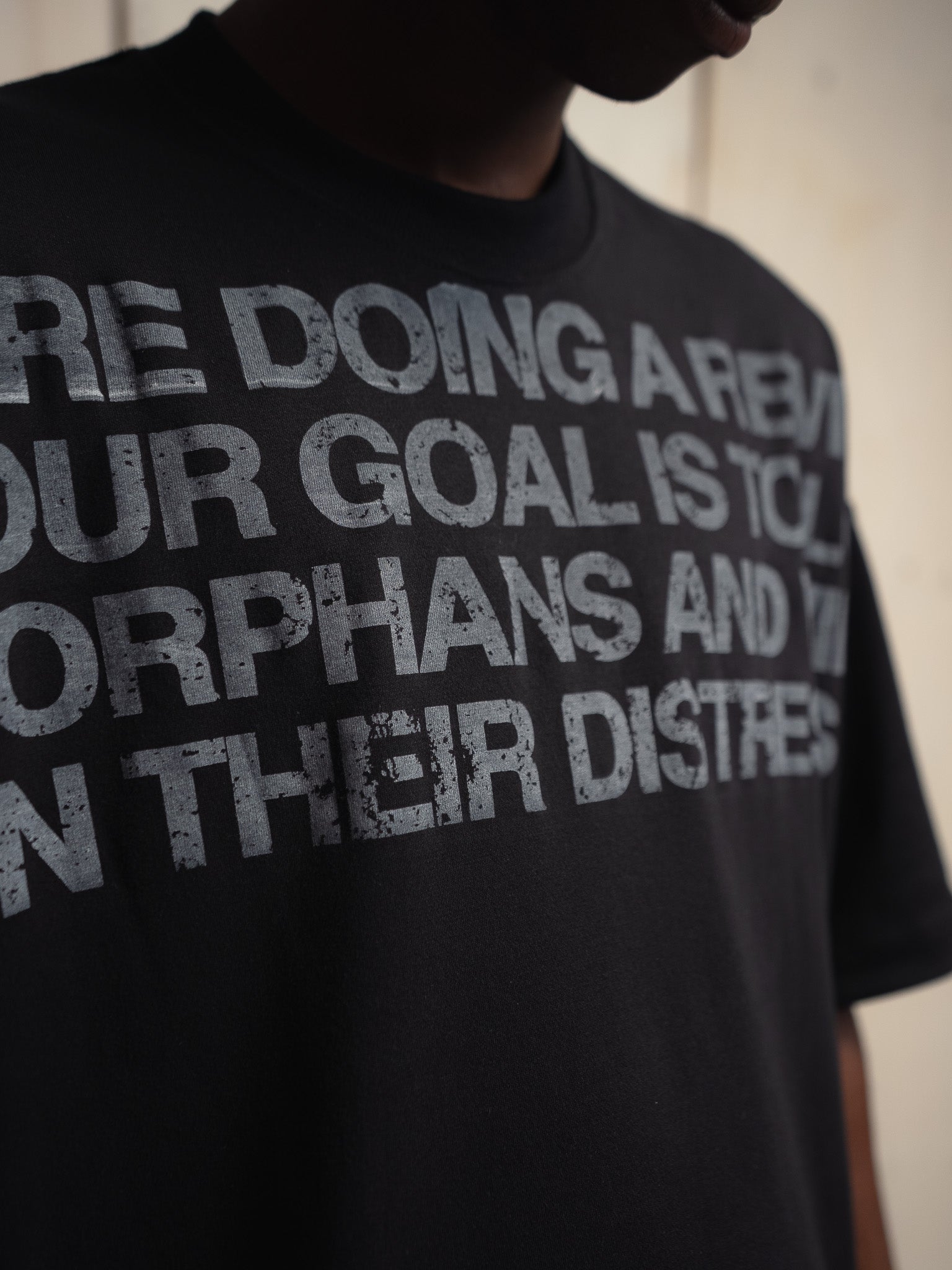 CAMISETA GOD IS NOT A RELIGION PRETA