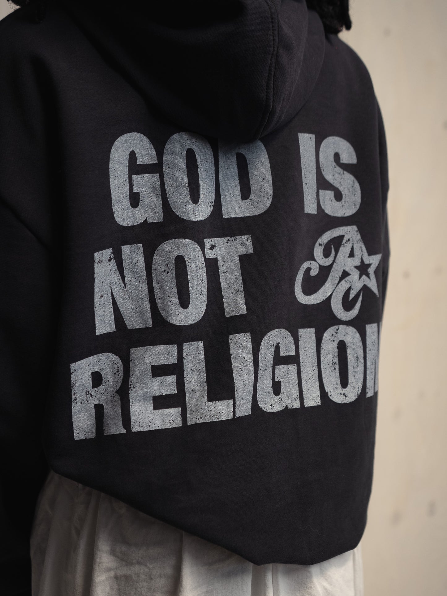 [PRÉ-VENDA] MOLETOM GOD IS NOT A RELIGION WASHED BLACK