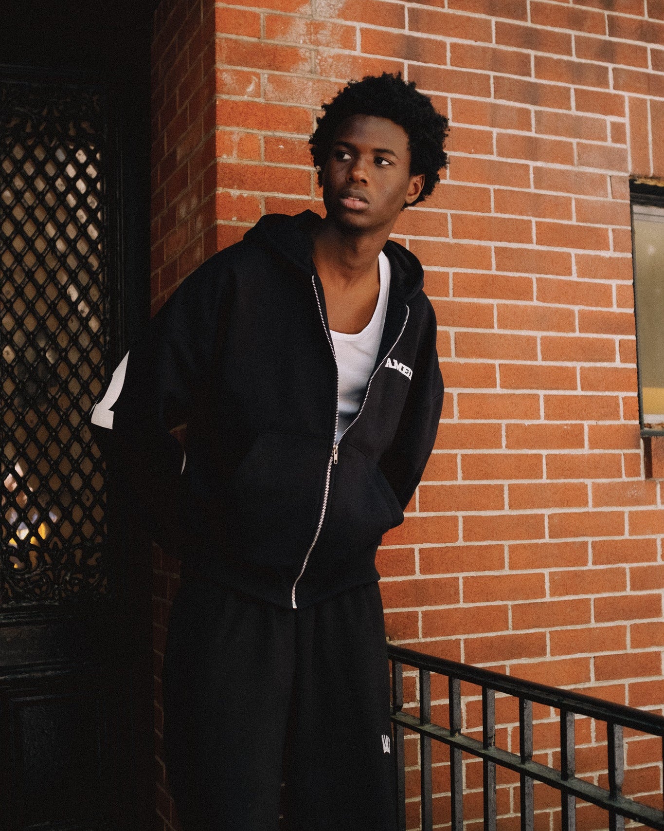 MOLETOM ZIP UP BOXY JESUS IS MY BEST FRIEND PRETO