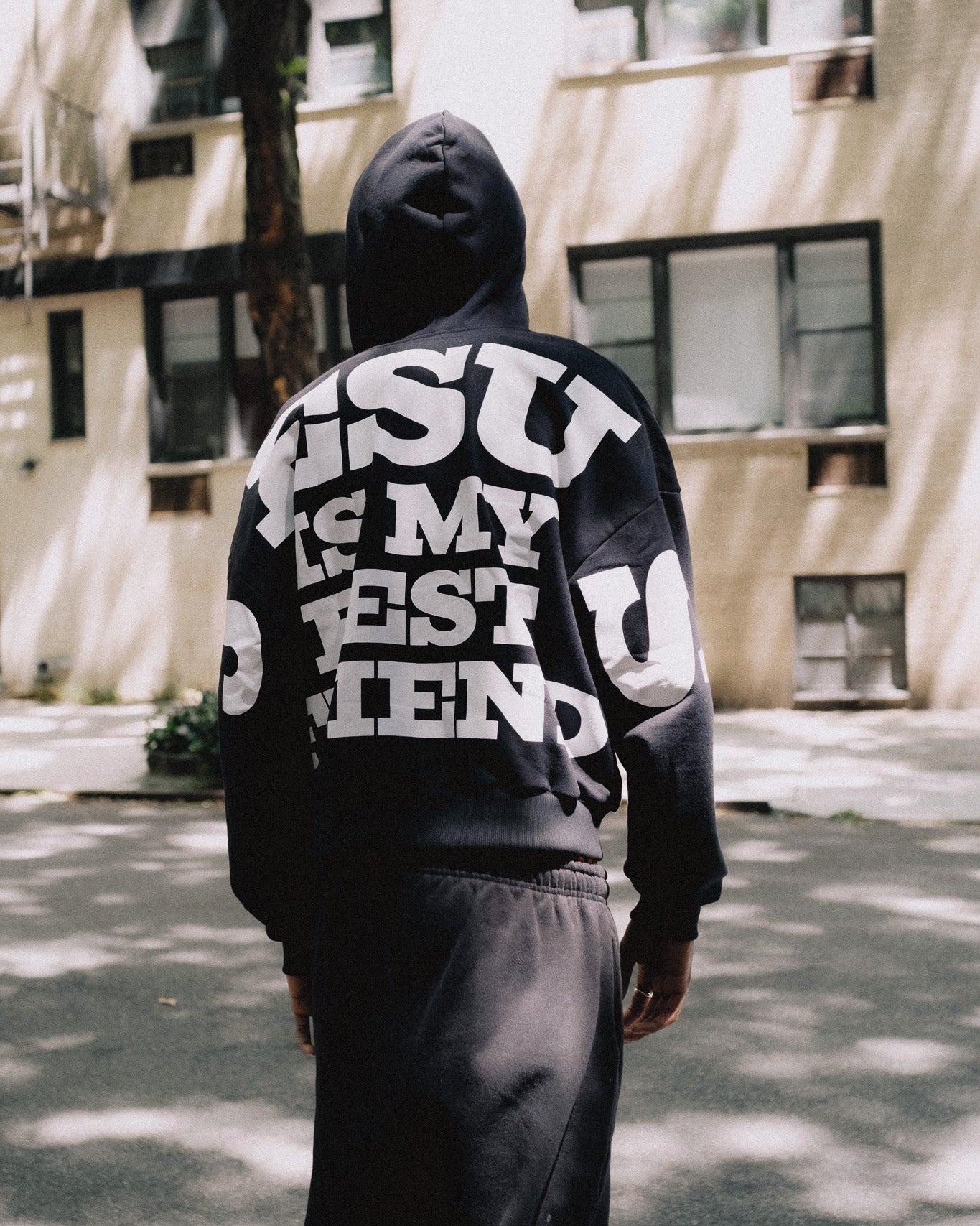 MOLETOM ZIP UP BOXY JESUS IS MY BEST FRIEND PRETO