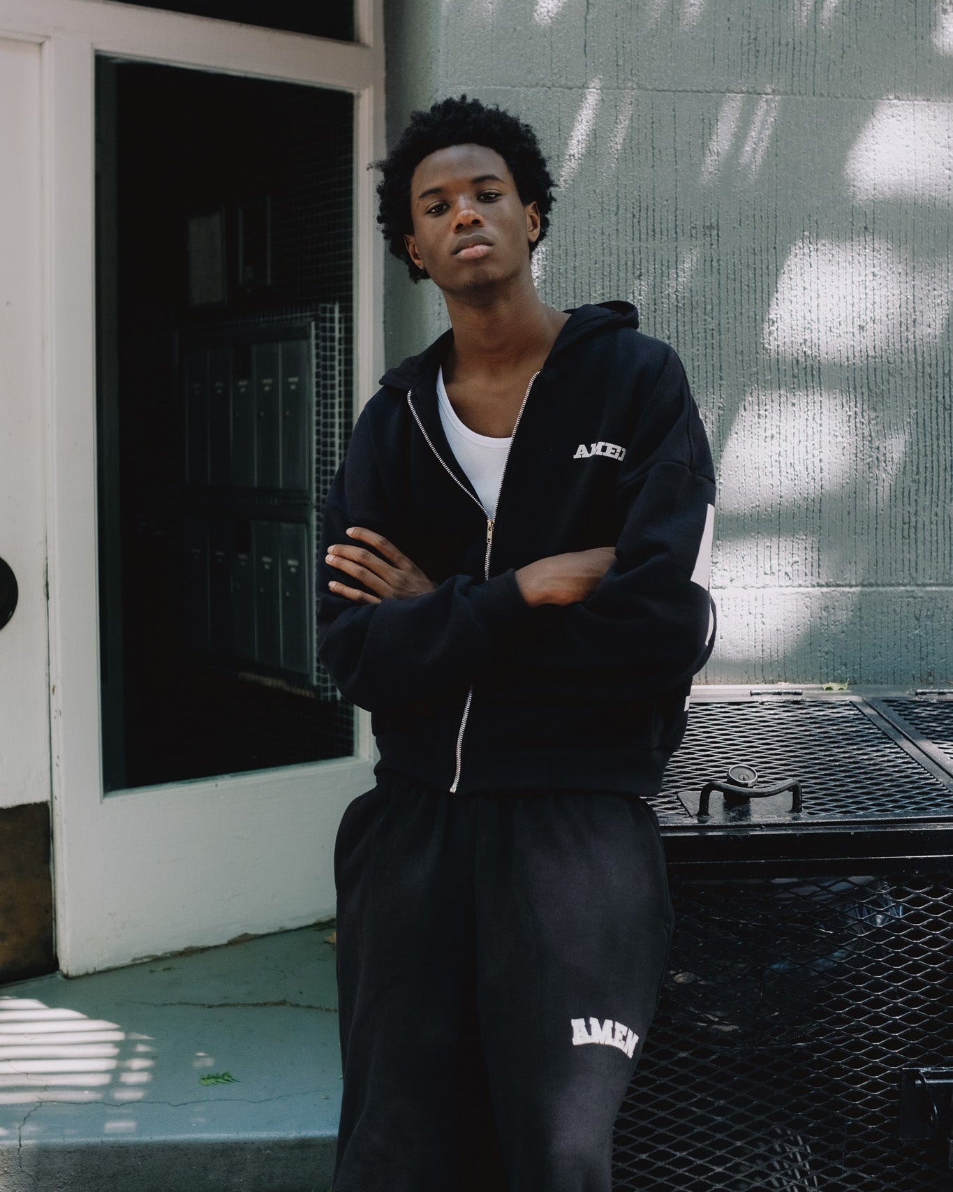 MOLETOM ZIP UP BOXY JESUS IS MY BEST FRIEND PRETO