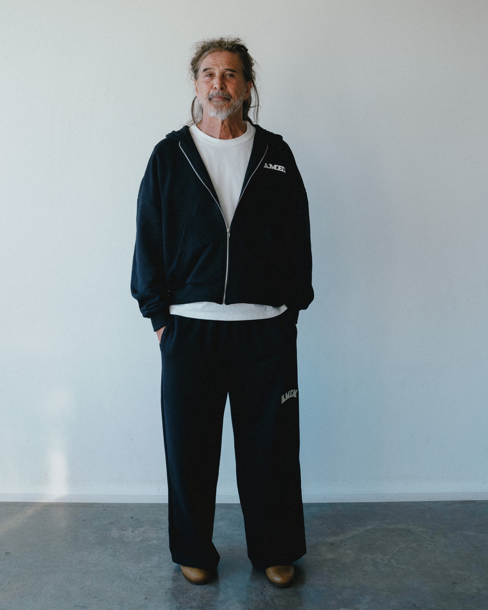 MOLETOM ZIP UP BOXY JESUS IS MY BEST FRIEND PRETO