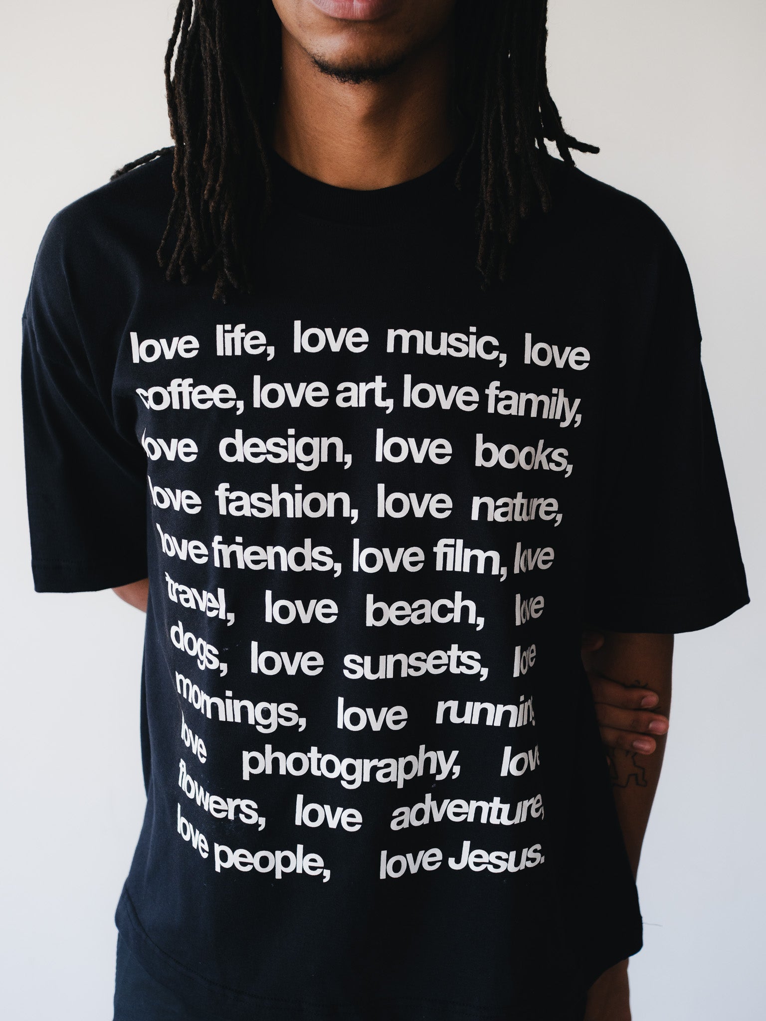 [PRÉ-VENDA] CAMISETA LOVE EVERYTHING PRETA