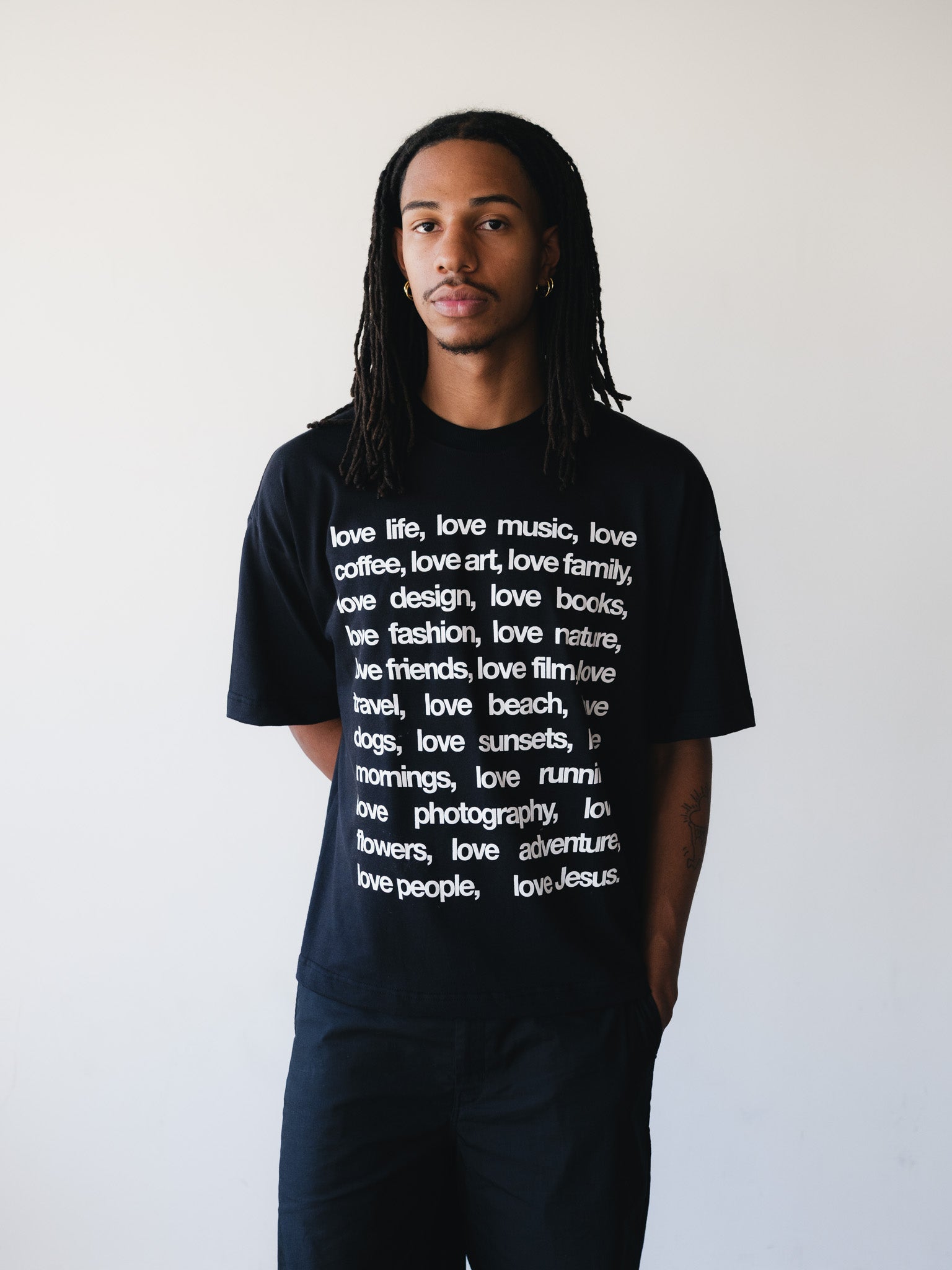 [PRÉ-VENDA] CAMISETA LOVE EVERYTHING PRETA
