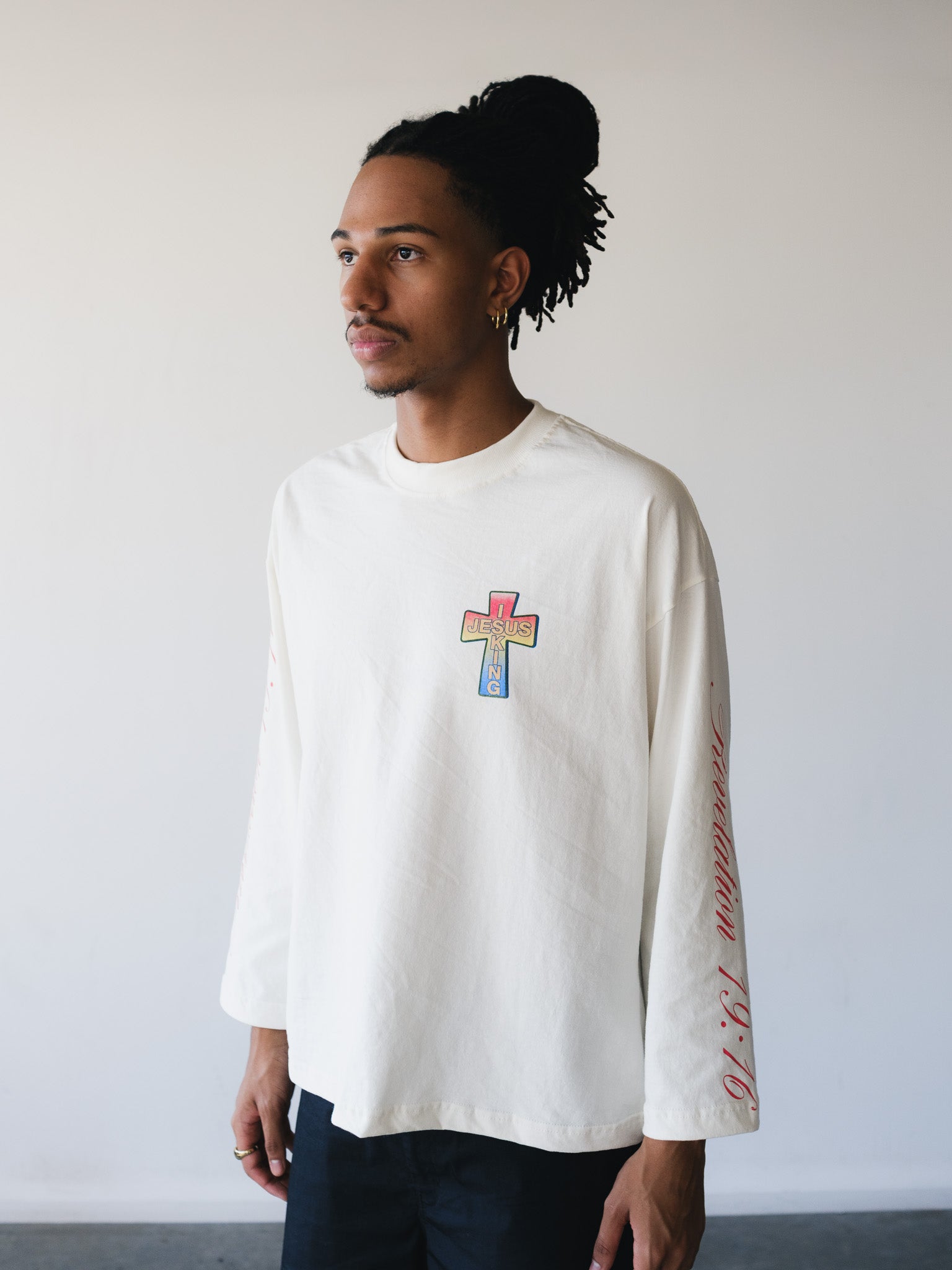 [PRÉ-VENDA] LONSLEEVE JESUS IS KING OFF WHITE