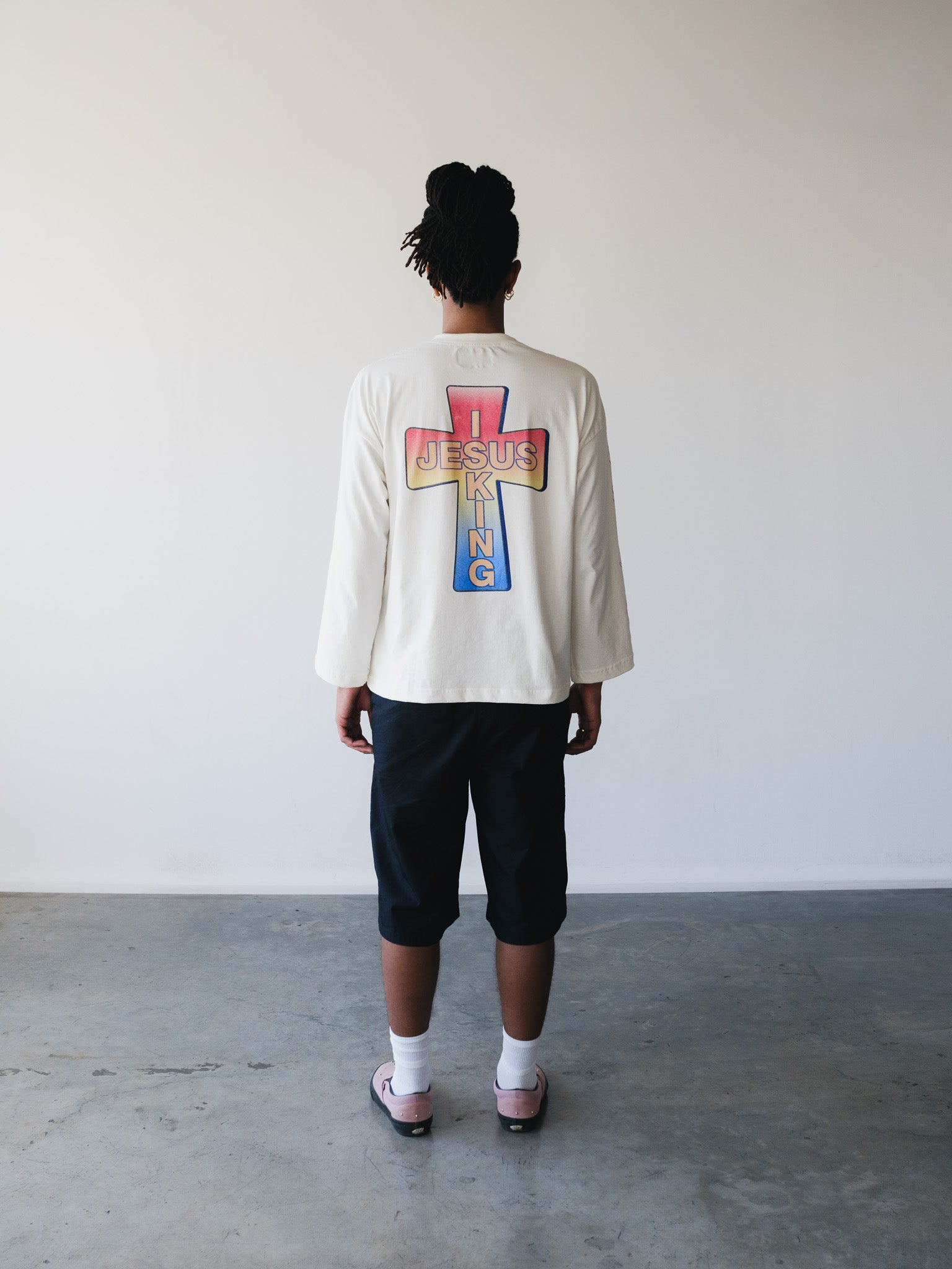 [PRÉ-VENDA] LONSLEEVE JESUS IS KING OFF WHITE