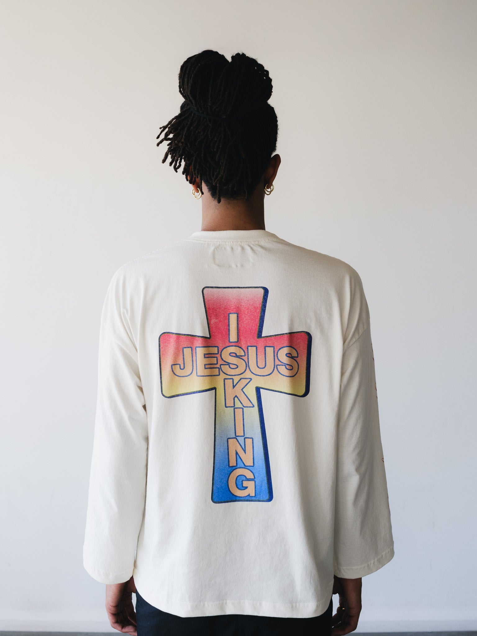 [PRÉ-VENDA] LONSLEEVE JESUS IS KING OFF WHITE