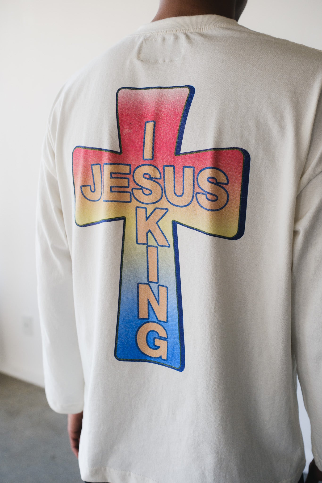 [PRÉ-VENDA] LONSLEEVE JESUS IS KING OFF WHITE