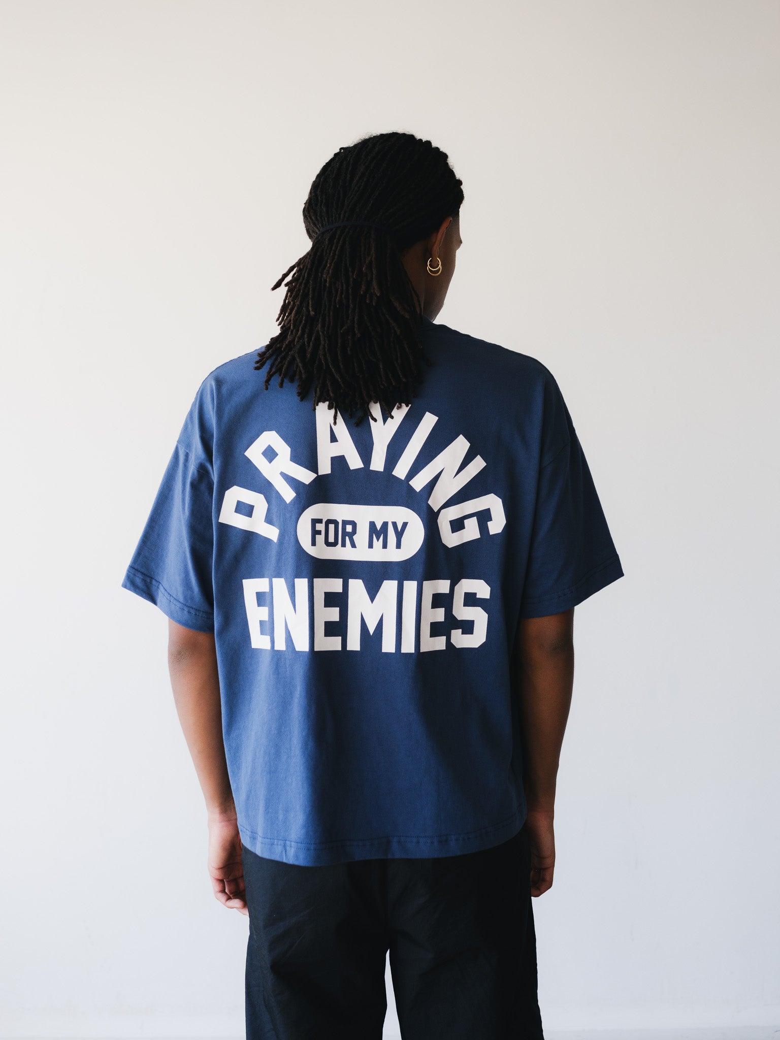 [PRÉ-VENDA] CAMISETA PRAYING FOR MY ENEMIES NAVY