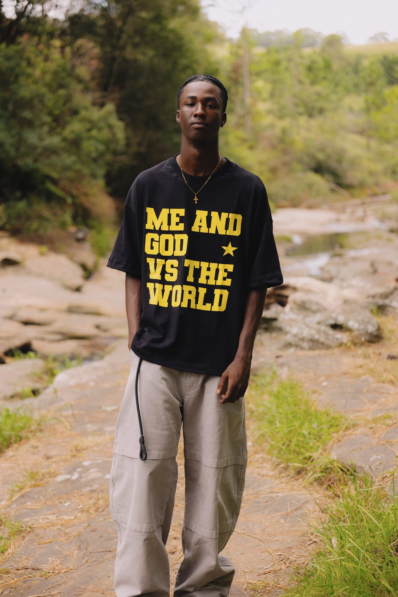 CAMISETA PRETA ME AND GOD