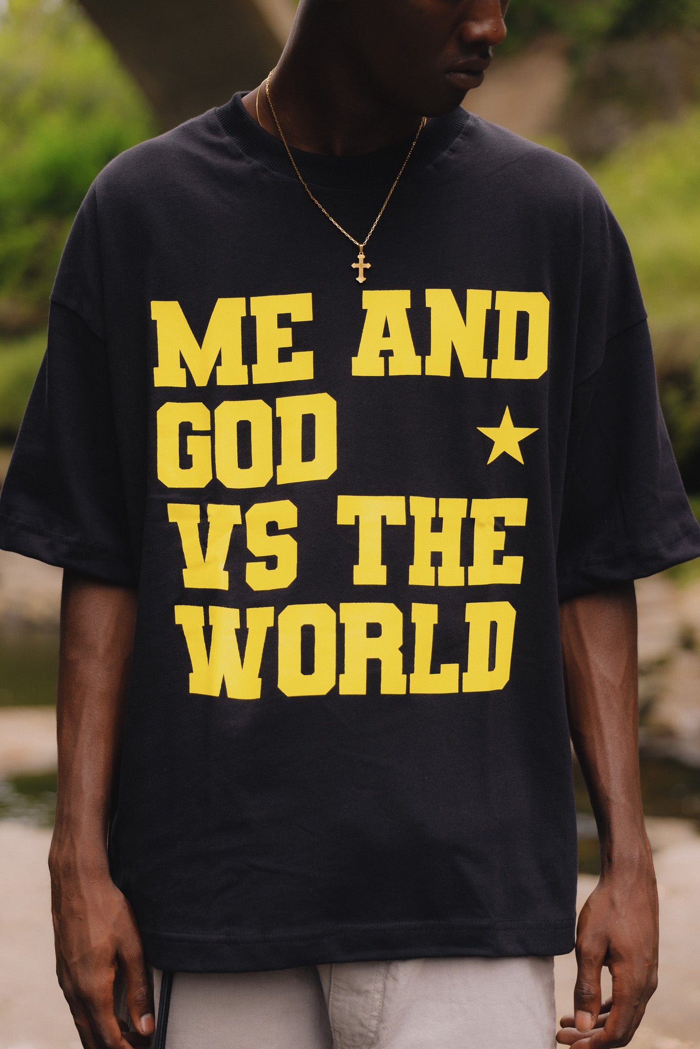 CAMISETA PRETA ME AND GOD