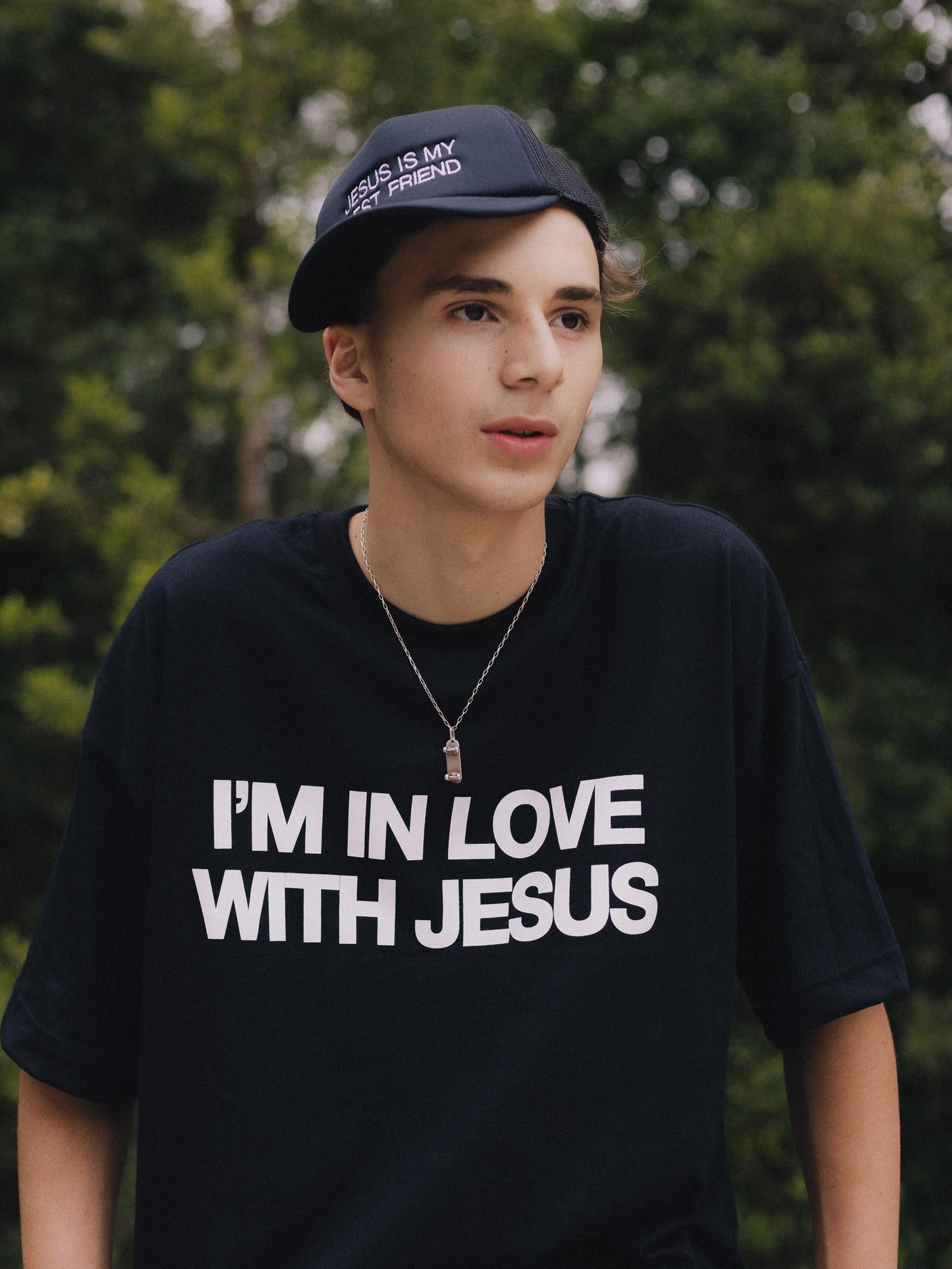 CAMISETA PRETA IN LOVE WITH JESUS