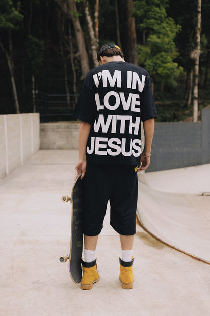 CAMISETA PRETA IN LOVE WITH JESUS