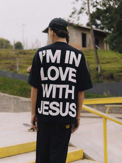 CAMISETA PRETA IN LOVE WITH JESUS