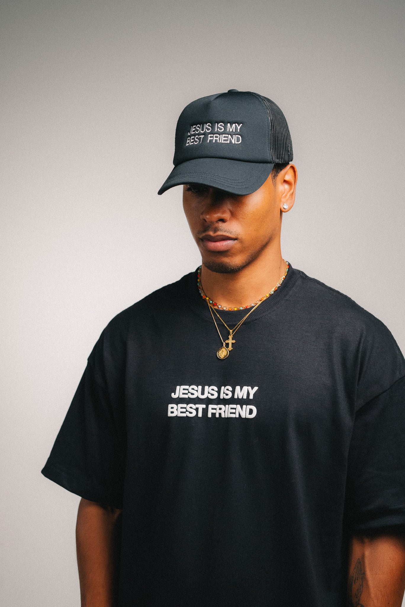 BLACK TRUCKER CAP JESUS ​​IS MY BEST FRIEND